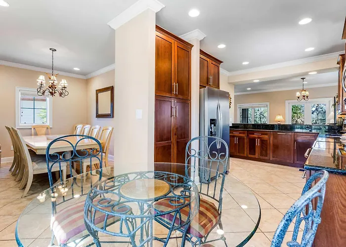 Elegant House With Pool On-site Golf & Wraparound Porch Holiday home
