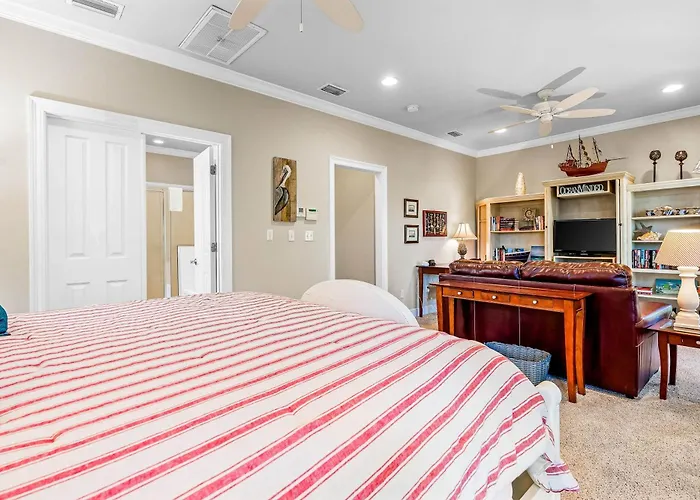 Elegant House With Pool On-site Golf & Wraparound Porch Holiday home