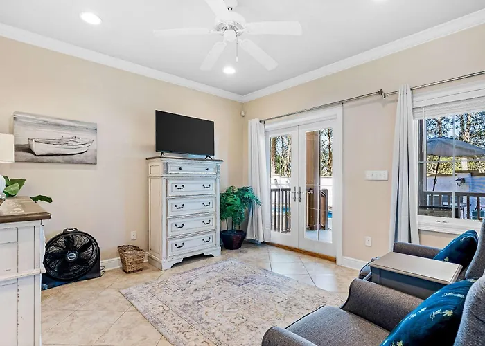 Elegant House With Pool On-site Golf & Wraparound Porch Holiday home