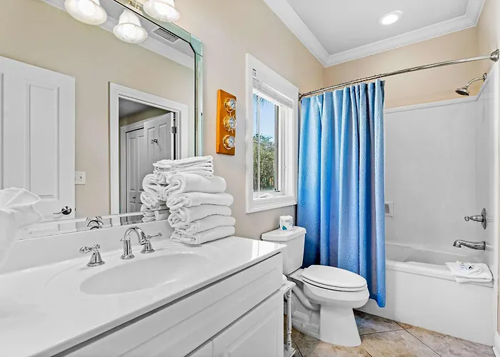Holiday home Elegant House With Pool On-site Golf & Wraparound Porch